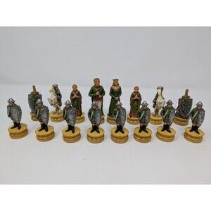 VTG 32pc Hand Painted Resin Medieval Chess Pieces Scottish Highland vs English